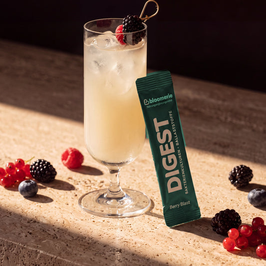 DIGEST Stick mit Berry Blast Drink an der Bar